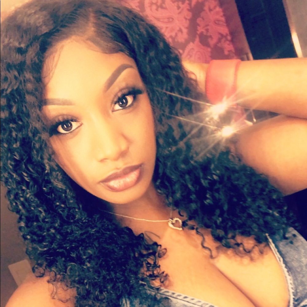 Meet your Posher, Shana
